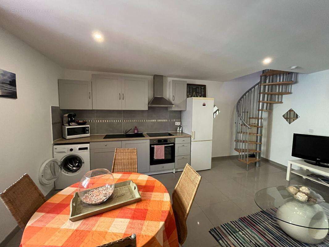 Appartement à COTIGNAC