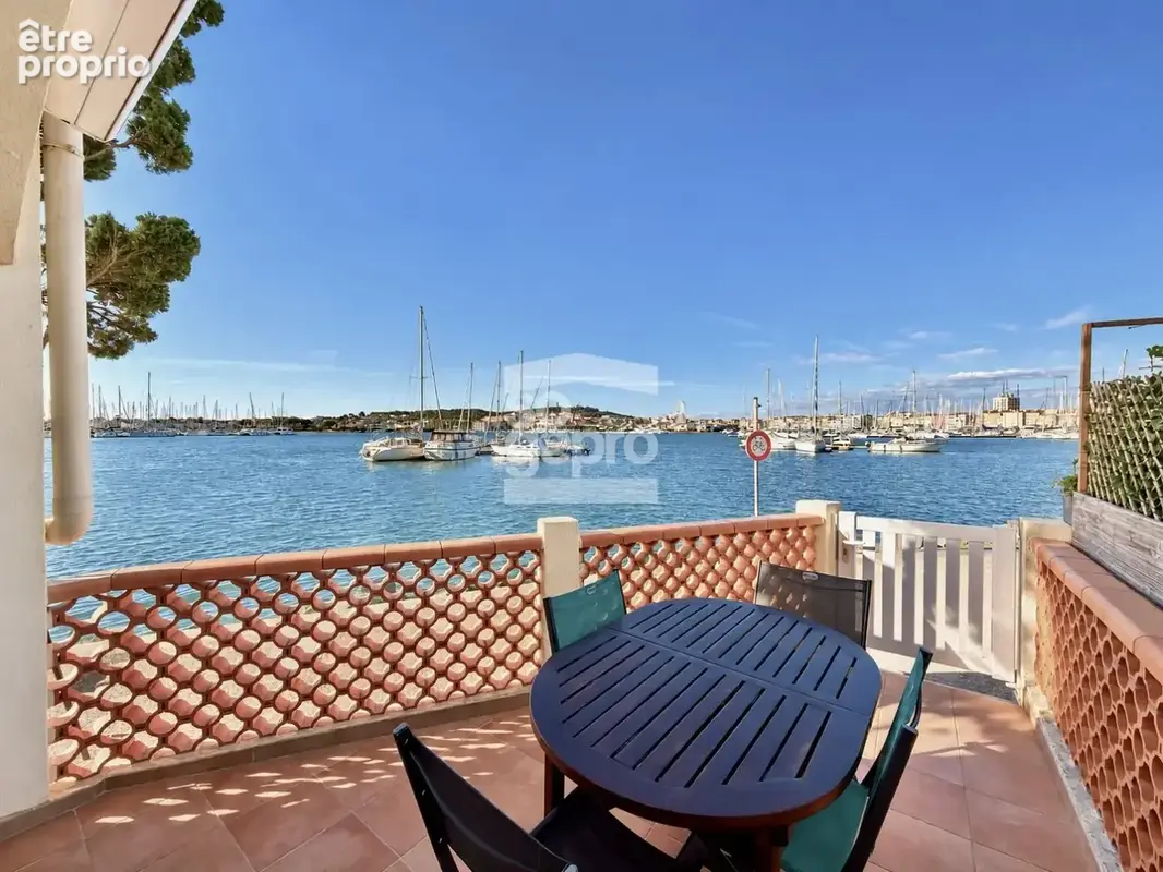 Réf : 2344 - Vente Appartement 2 Pièces duplex avec parking et superbe vue sur le Port ! - photo 3