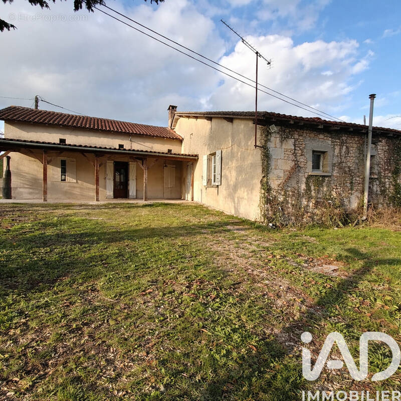 Photo 1 - Maison à SAINT-QUENTIN-DE-CHALAIS