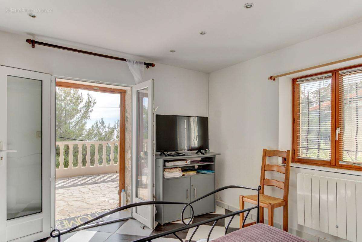 Appartement à EZE