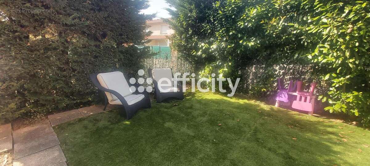 Maison à SAINT-BONNET-DE-MURE