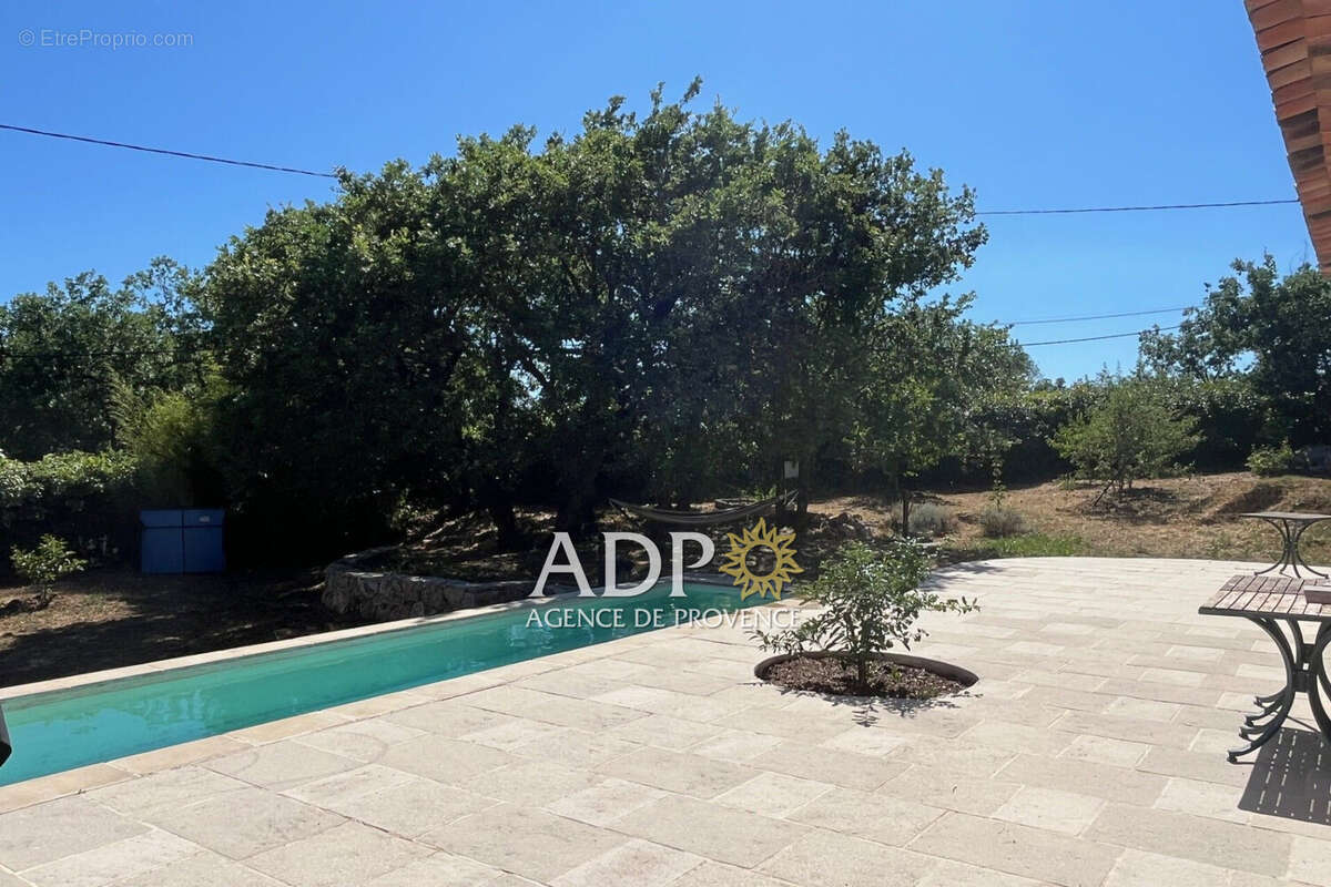 Maison à SAINT-CEZAIRE-SUR-SIAGNE