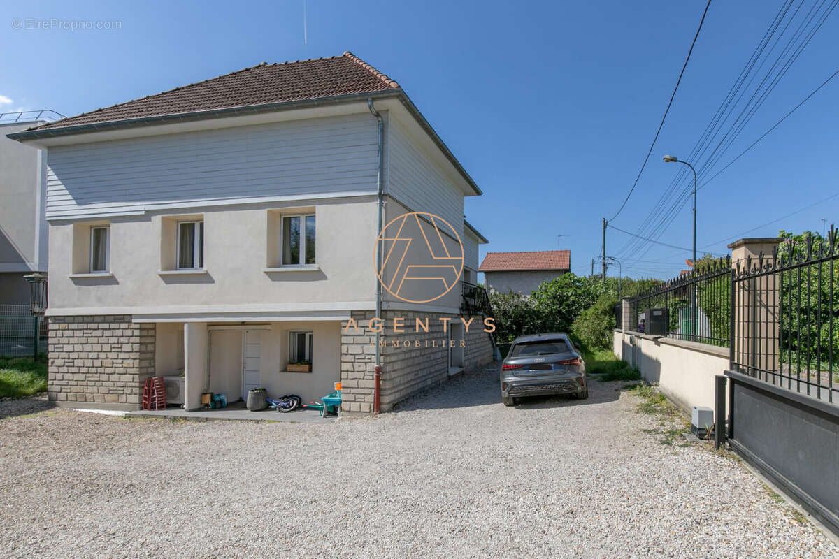 Appartement à SAINT-MAUR-DES-FOSSES