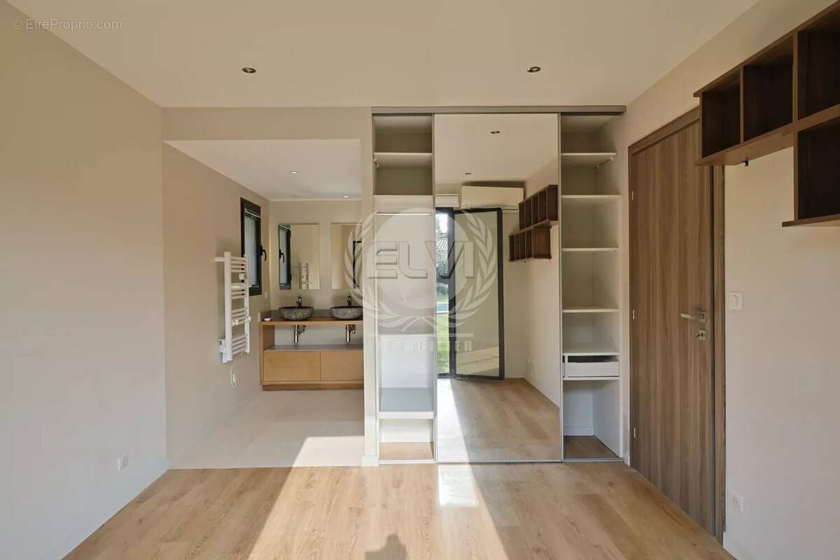 Maison à PLAN-DE-LA-TOUR