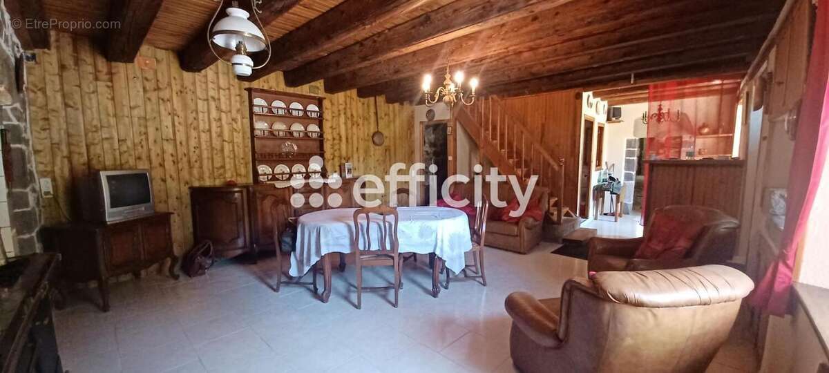 Maison 92 m² à Chaudes-Aigues  - photo 5
