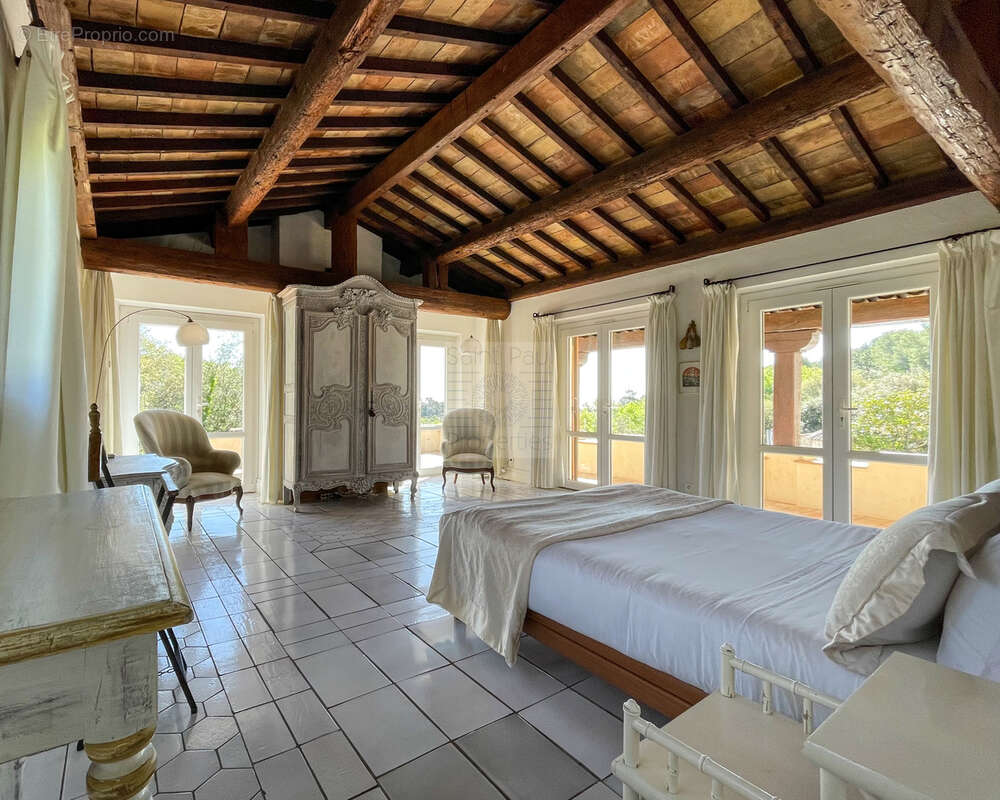 Superbe propriété - 437m2 - Domaine fermé - photo 13