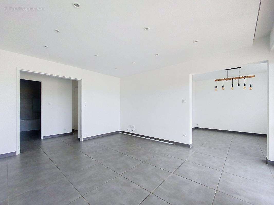 Appartement - 2 Chambres - Possibilité 3 - Balcon - Jolie vue dégagée - Résidence sécurisée - Proche commodités - photo 15