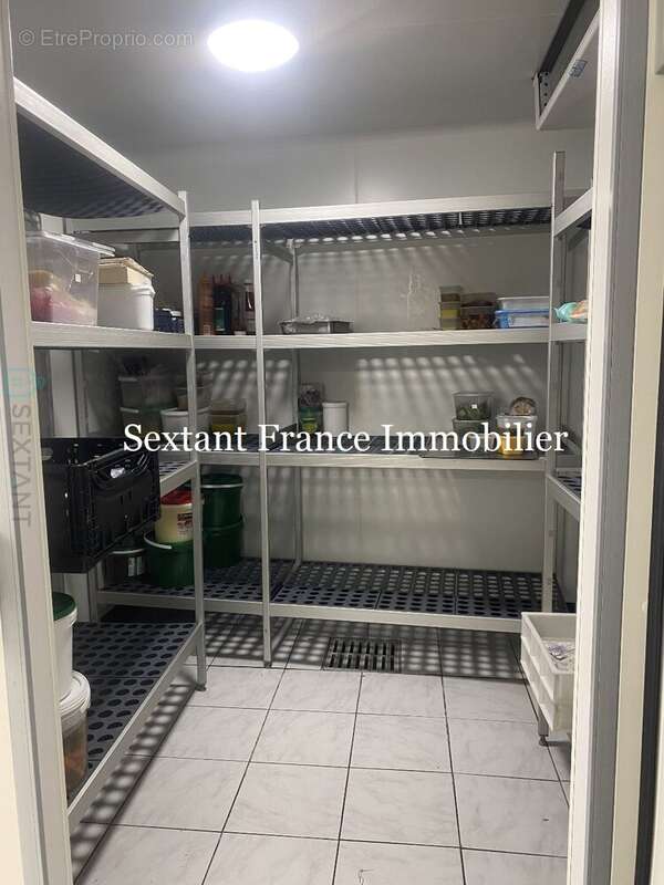 Commerce à LES MEES