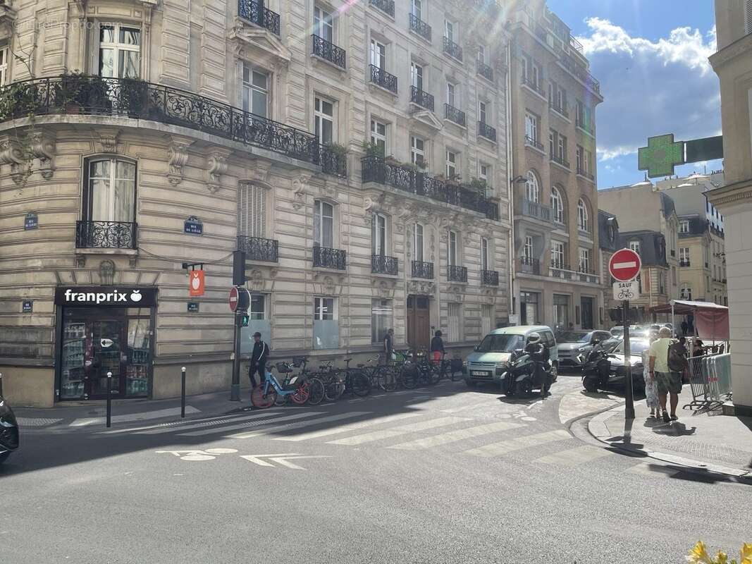 Autre à PARIS-9E