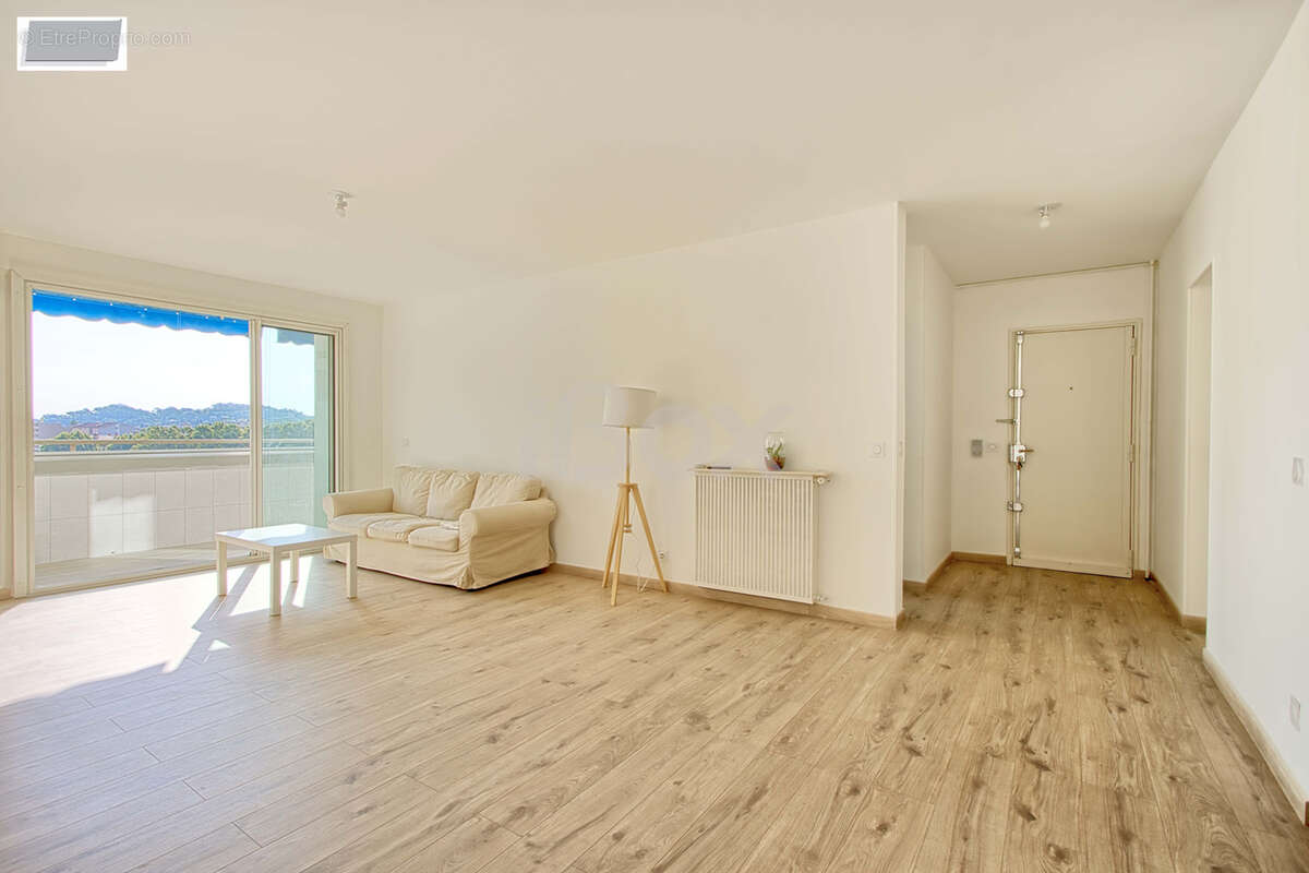 TOULON Le Mourillon - Appartement 3 pièces + possibilité stationnement - photo 2