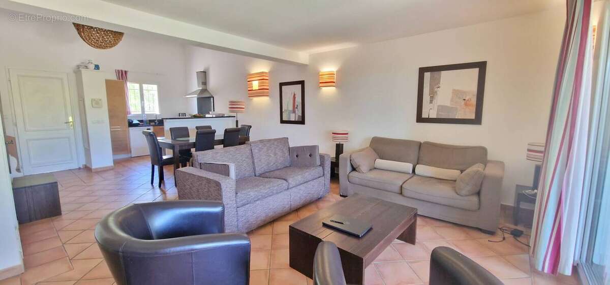 Autre à ROQUEBRUNE-SUR-ARGENS