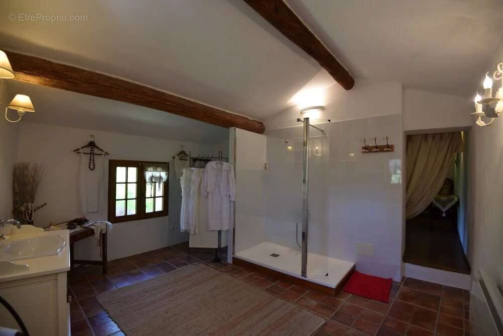 Maison à BAGNOLS-EN-FORET