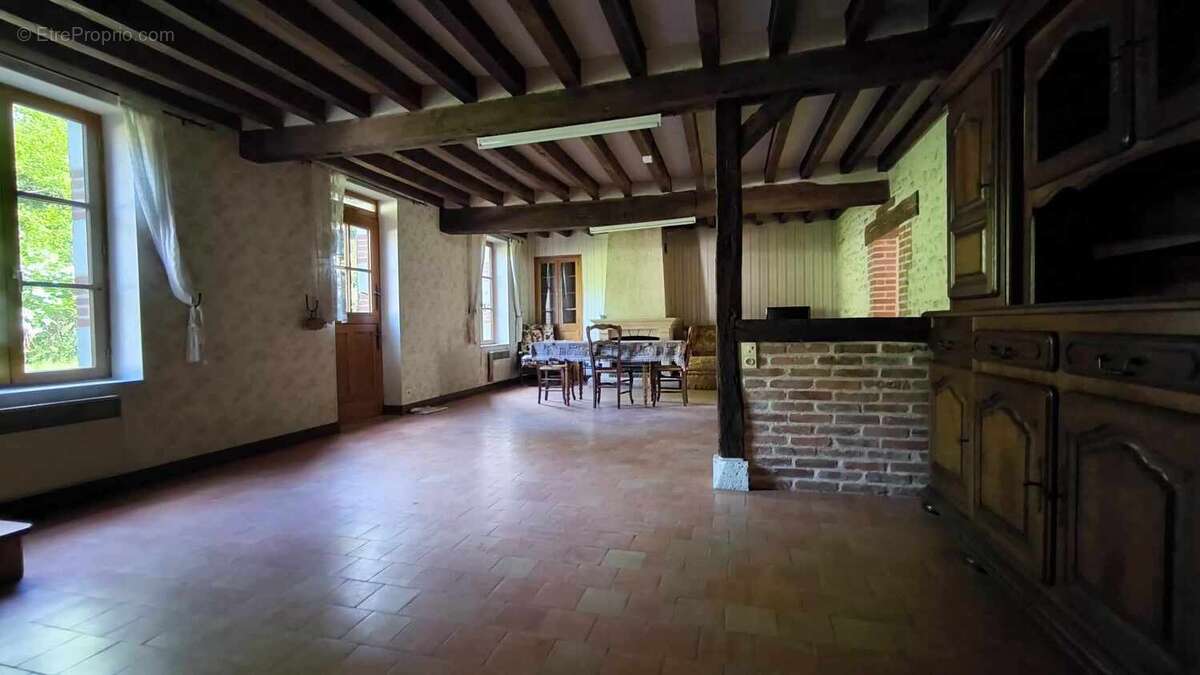 Autre à THEILLAY