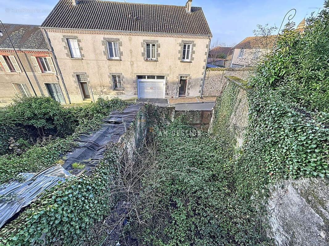 Maison à MAGNAC-LAVAL