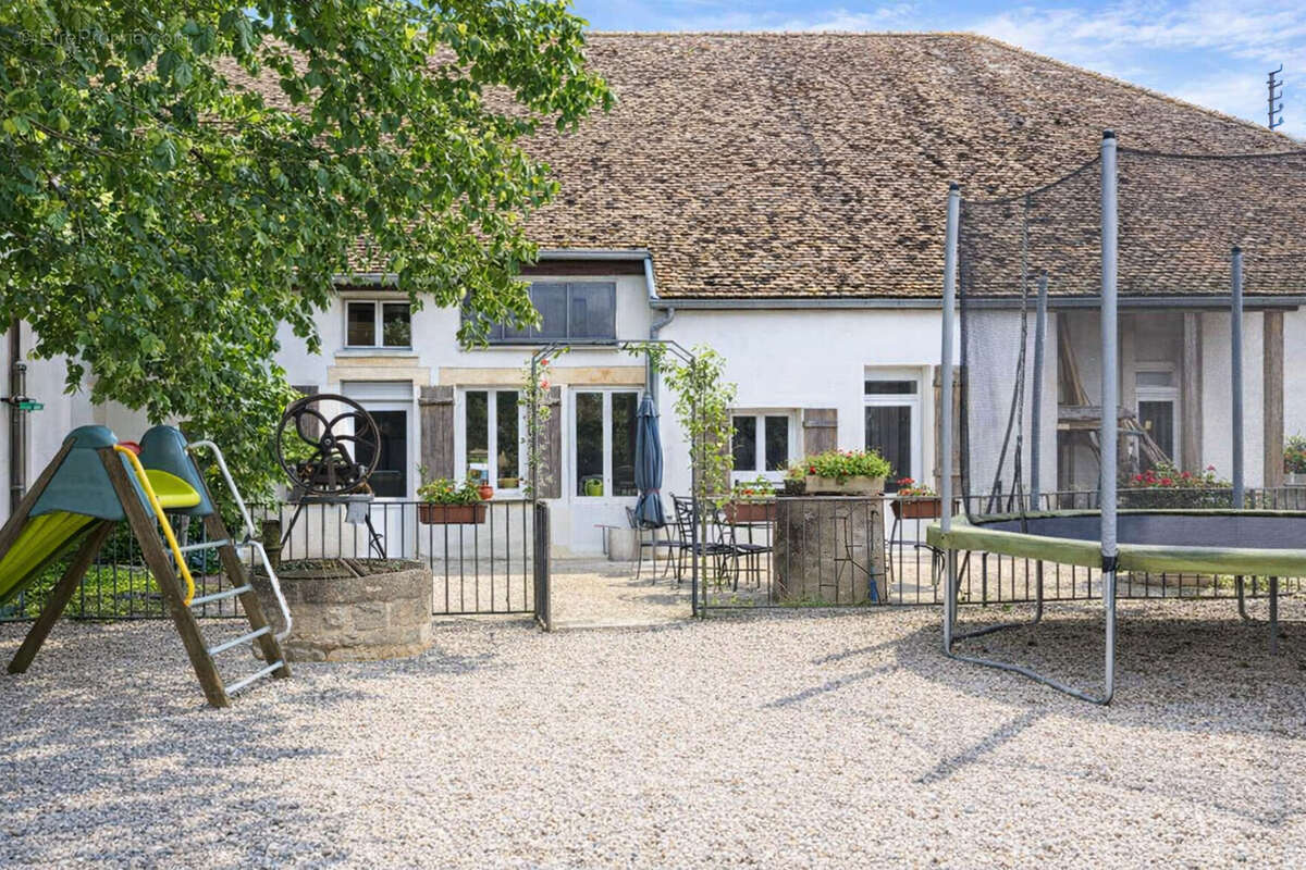 Maison à CHARNAY-LES-CHALON