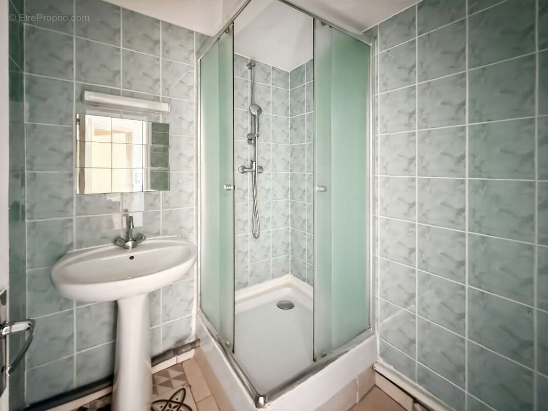 Idéal investisseur – Lumineux T2 bis de 46 m² – Bordeaux Capucins / Victoire - photo 8