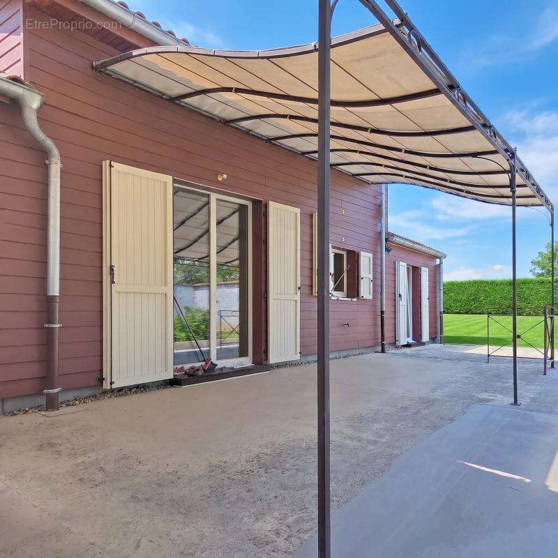 Maison - 4 Chambres - Buanderie - Jardin - Garage - Carport - photo 4