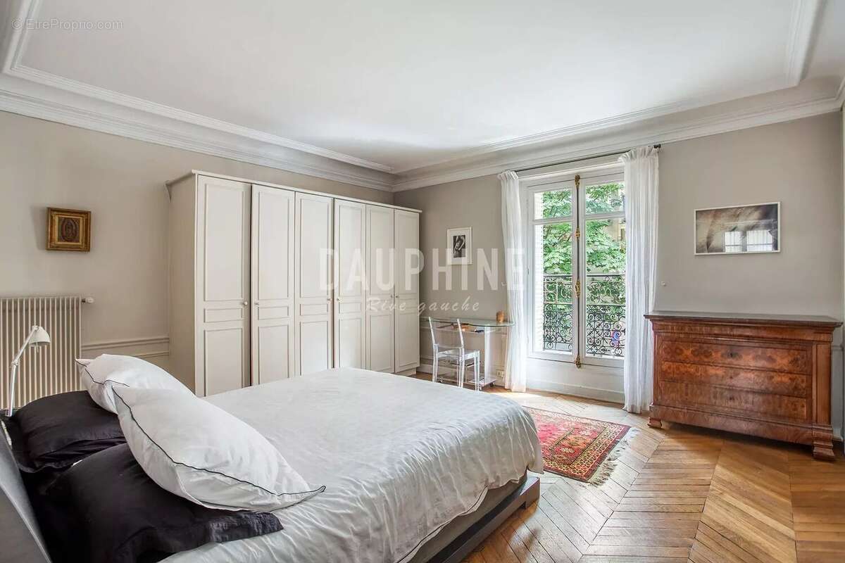 Appartement à PARIS-7E