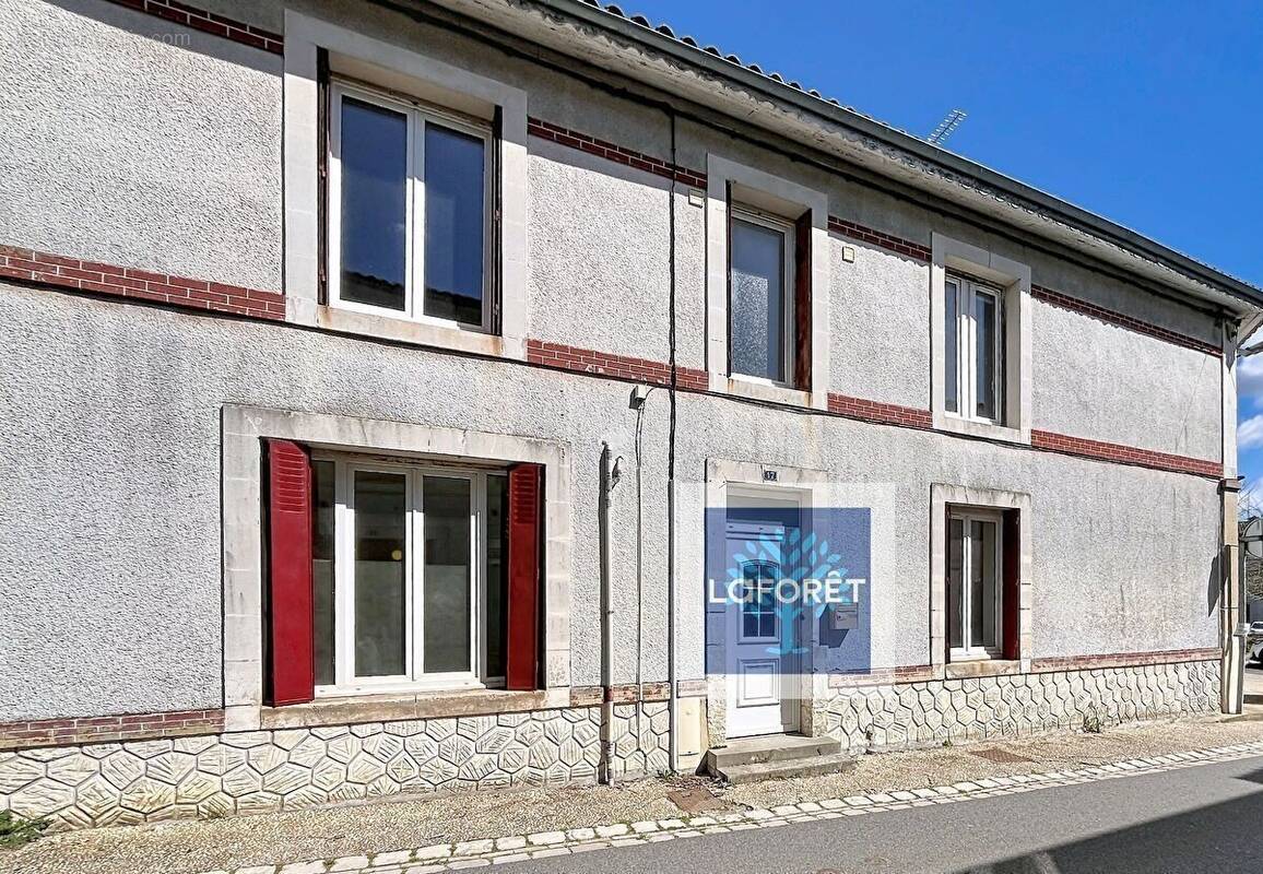 Maison à MONTLIEU-LA-GARDE