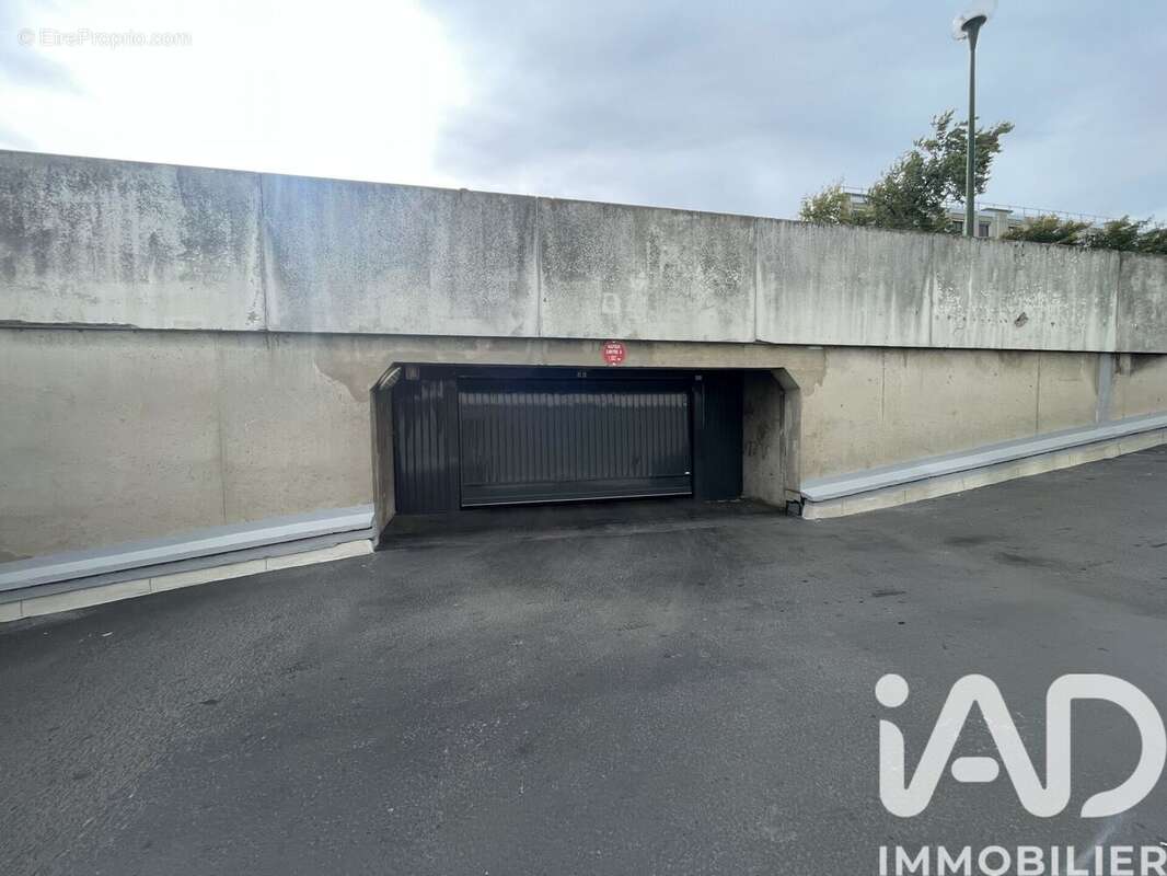 Photo 3 - Parking à SAINT-ETIENNE