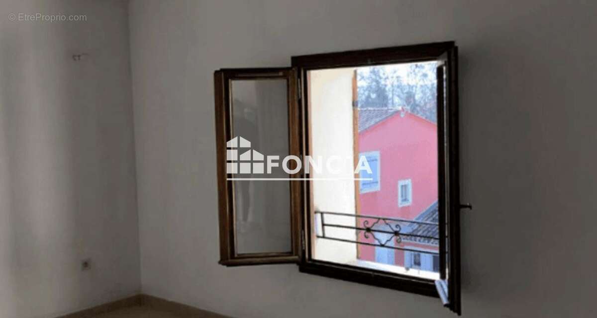 Appartement à ROQUEMAURE