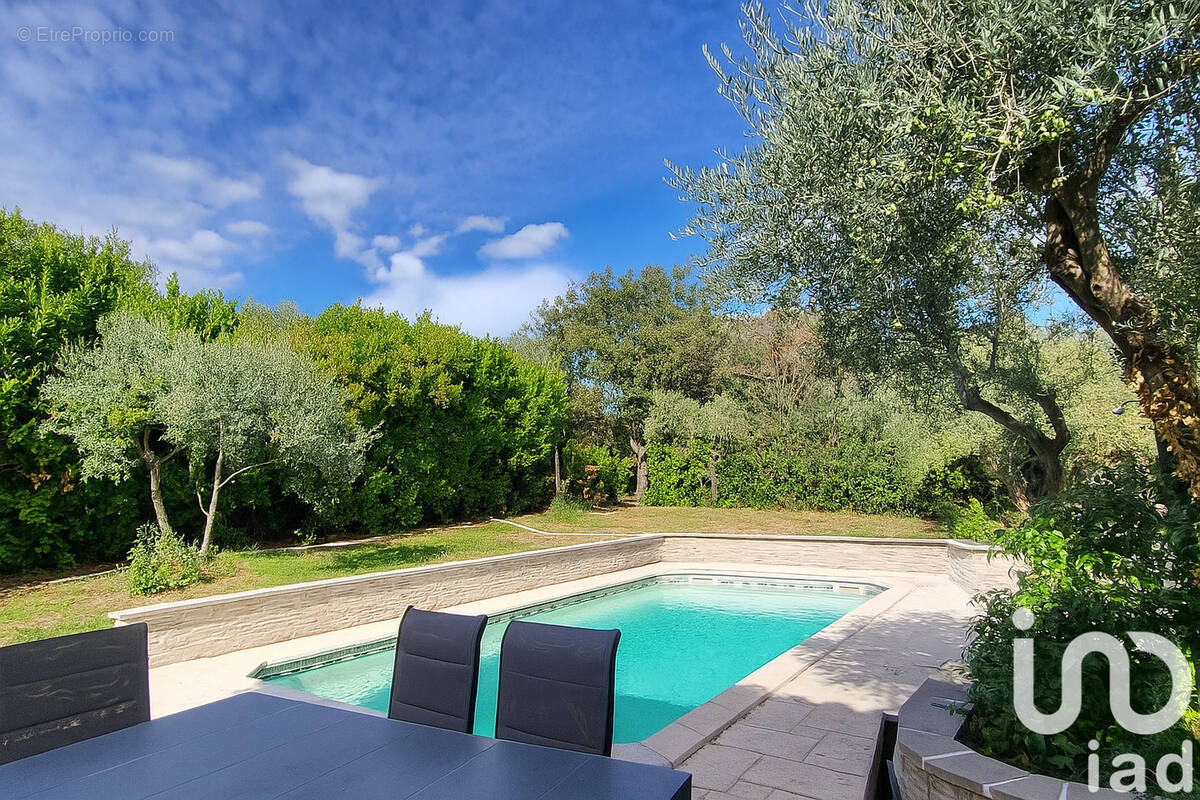 Photo 1 - Maison à SEILLONS-SOURCE-D&#039;ARGENS