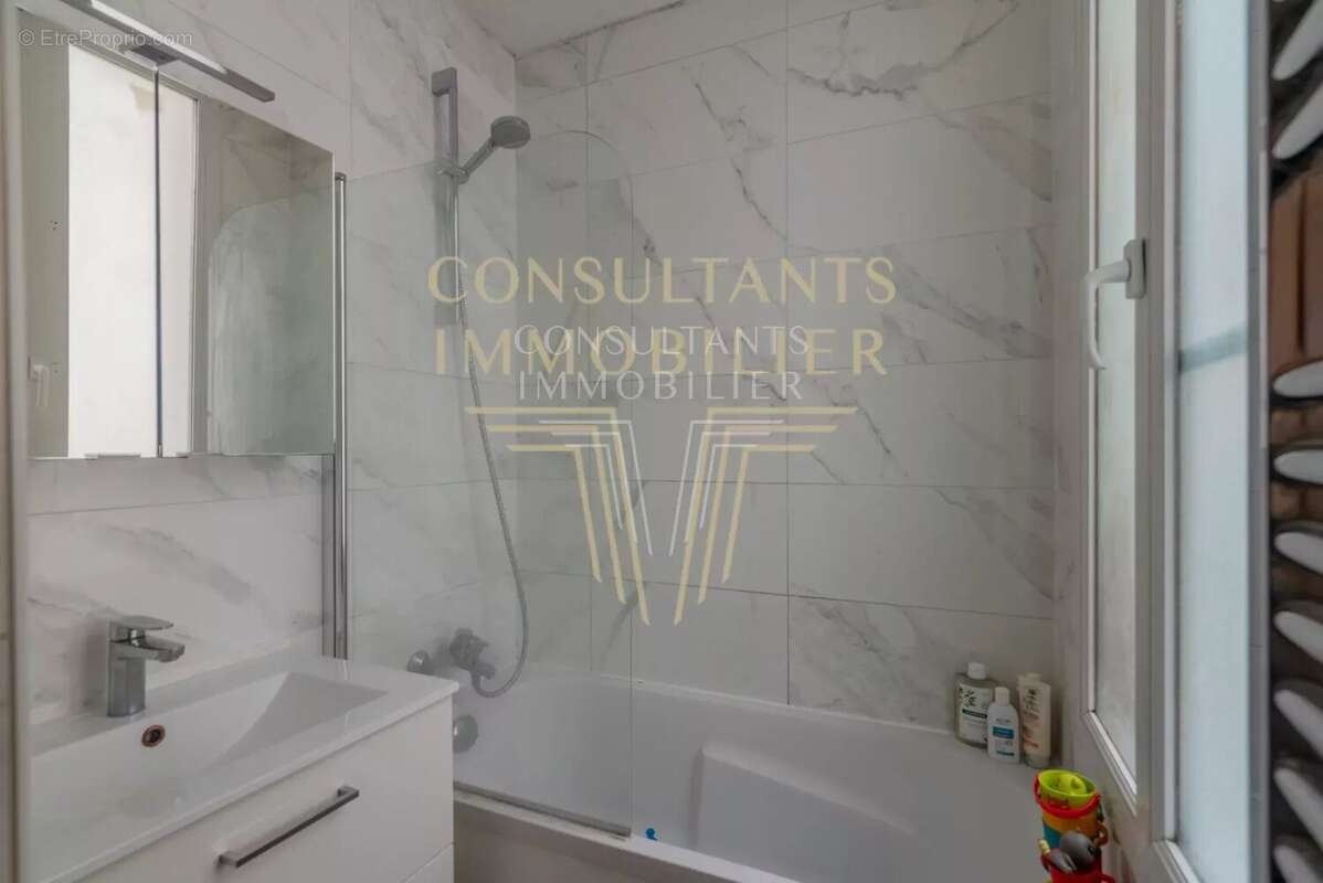 Appartement à PARIS-17E