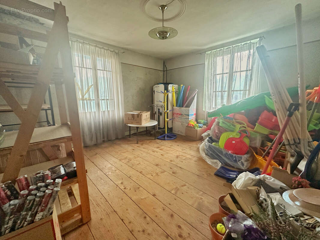 Local commercial et habitation - 250 m2 - Lescheraines - photo 4