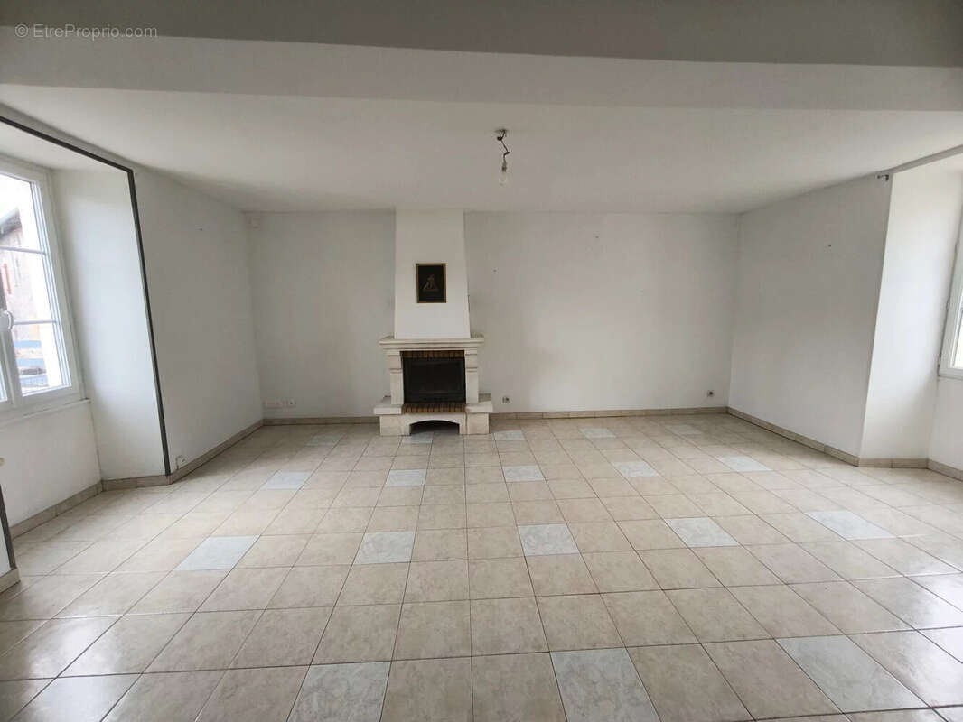 Maison 145 m² à Roumazieres-Loubert  - photo 9