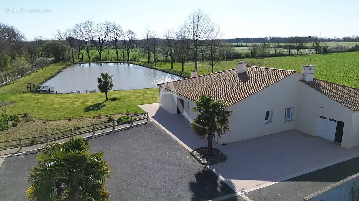 Maison à LA GENETOUZE