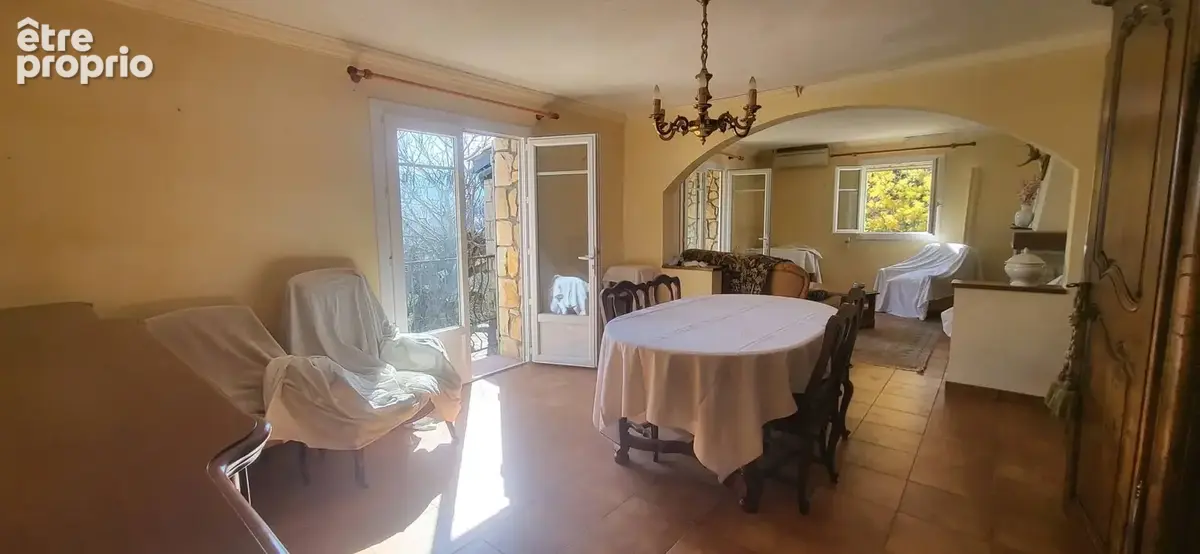Villa en pierre apparente avec 4 chambres sur 1350m² de terrain. - photo 2