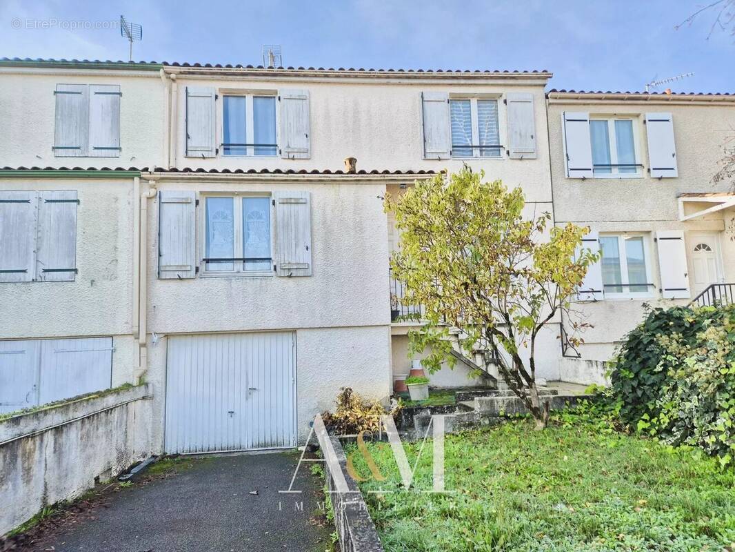 Maison à GOND-PONTOUVRE