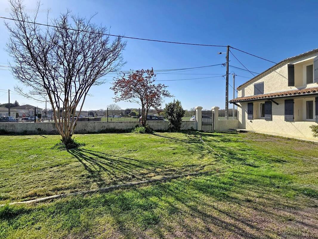 Photo 1 - Maison à MONTENDRE