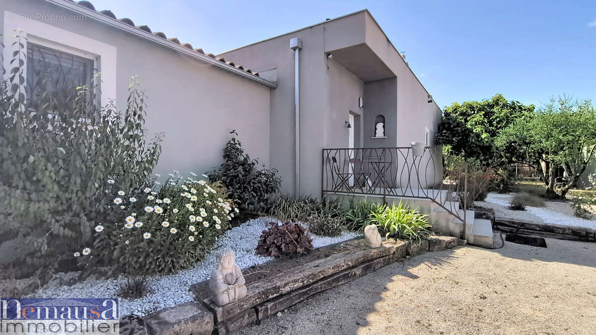POULX, Villa contemporaine de plain-pied 156 m2, 4 chambres, Studio indépendant de 20m2, Piscine, DPE B - photo 7