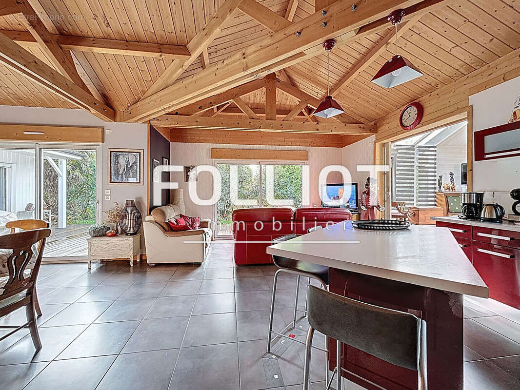 Maison à SAINT-PIERRE-LANGERS