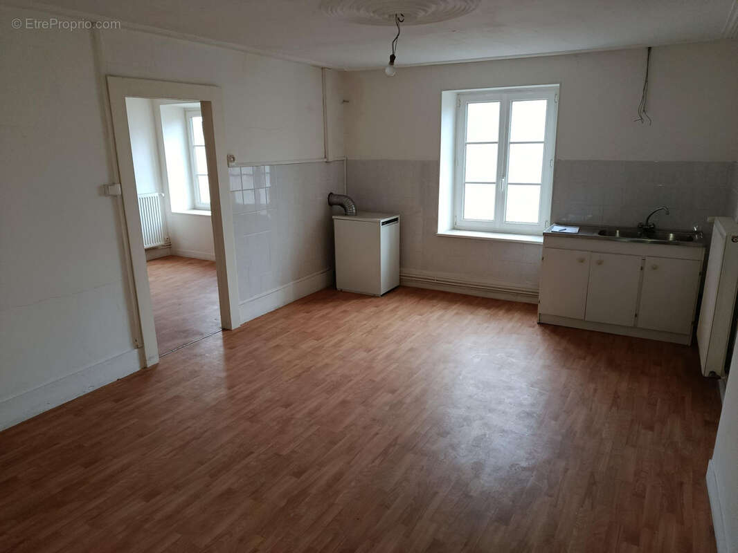 Appartement à VIC-SUR-SEILLE