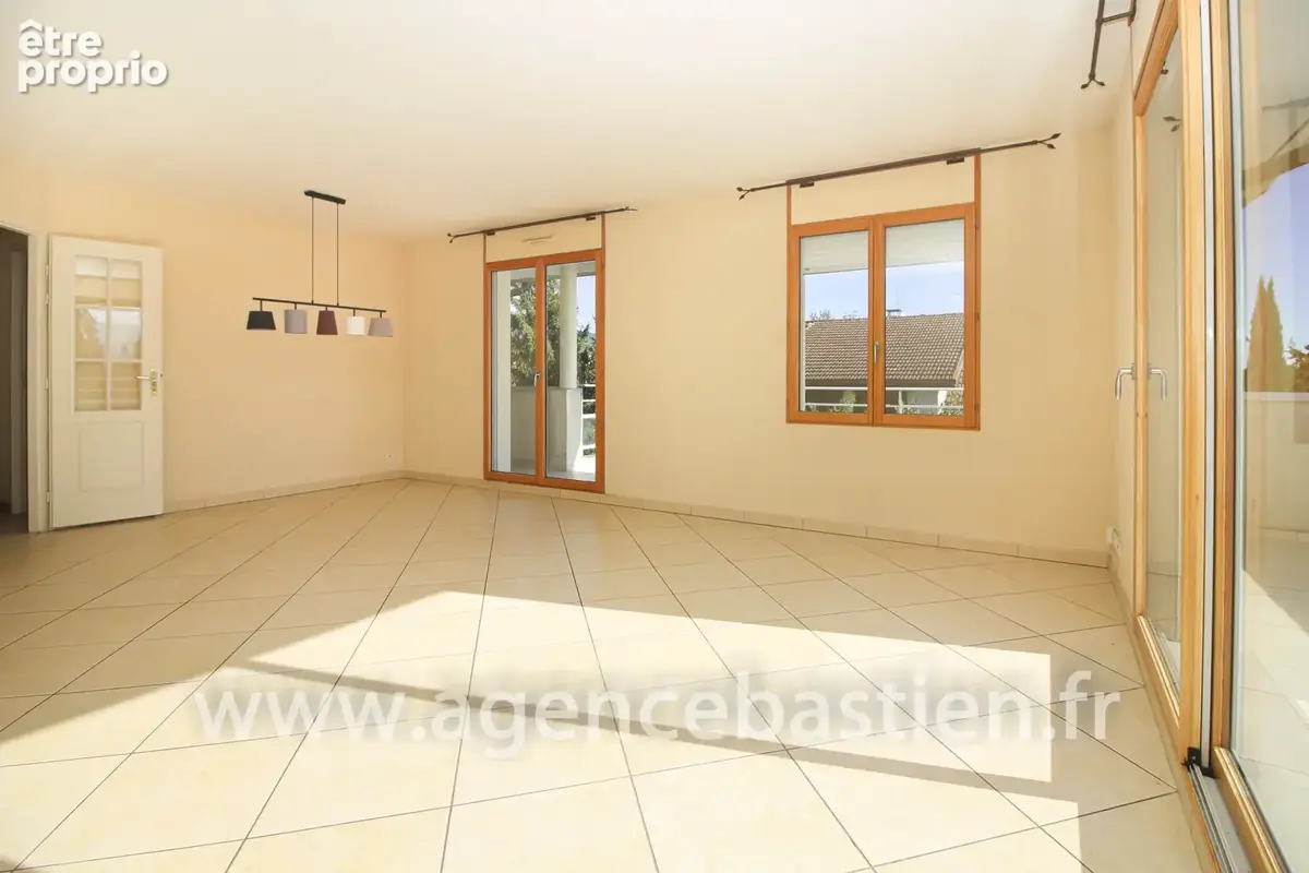 DIVONNE-LES-BAINS   Grand T3 de 93 m2 avec terrasse de plus de 30 m2   Dernier étage   Exclusivité - photo 6