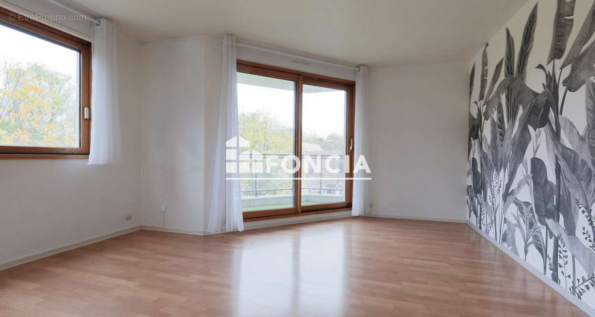 Appartement à SAINTE-GENEVIEVE-DES-BOIS