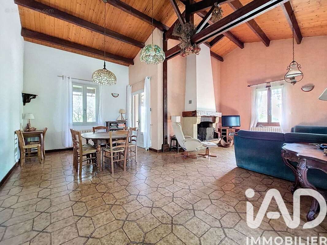 Maison 125 m² à Le Montat  - photo 2