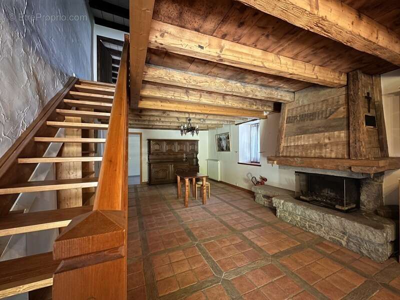  RARE & HISTORIQUE : Domaine d'Exception de 1824 – au cœur de Saint-Julien et aux portes de Genève ; avec local professionnel ou - photo 7