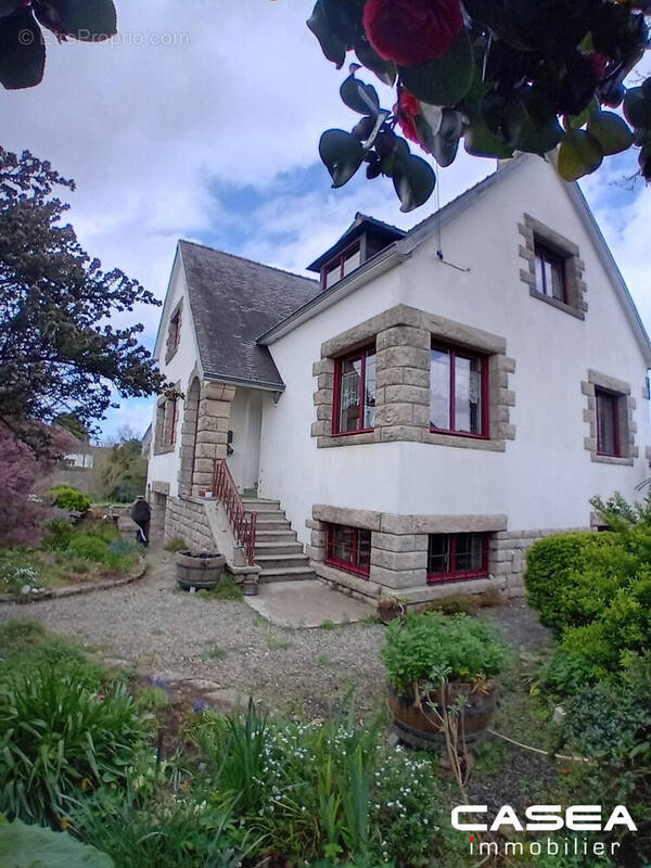 Maison à PLONEOUR-LANVERN