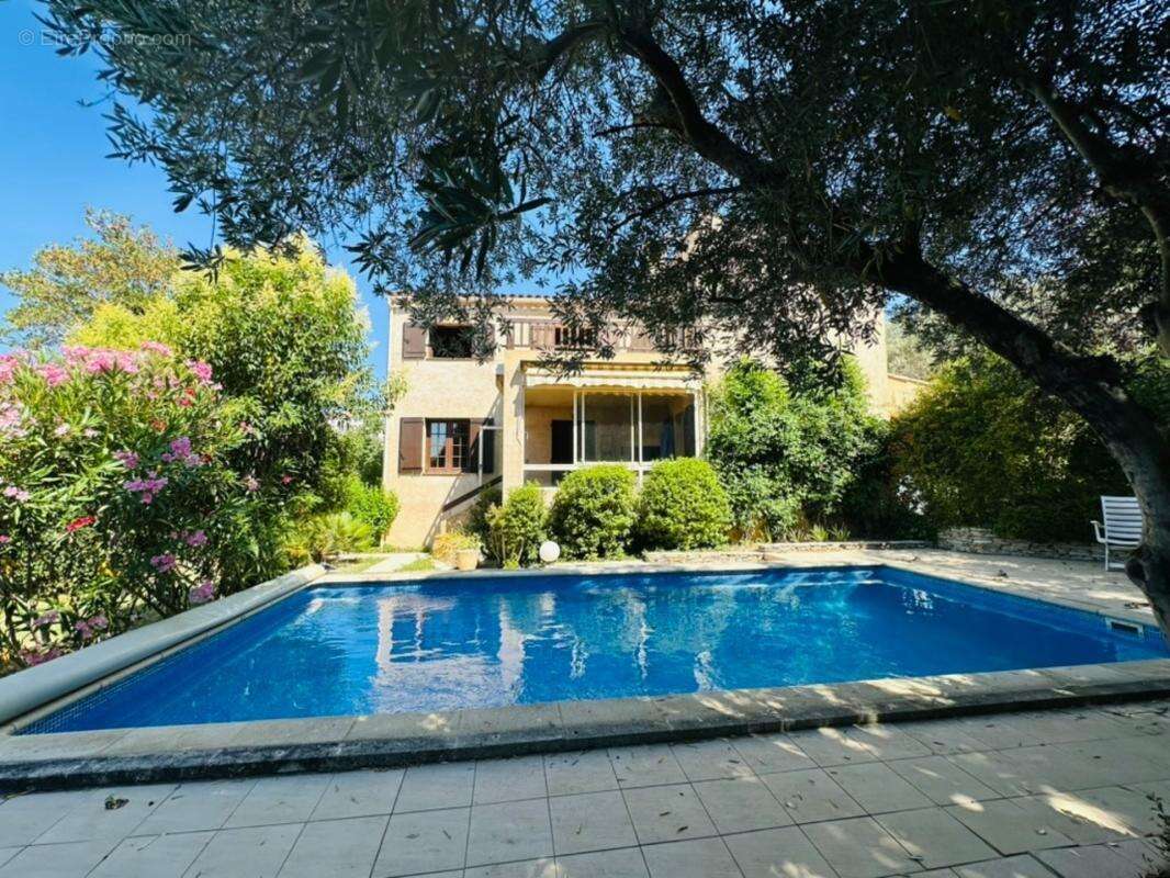A vendre, Manosque, Maison Familiale 6 Chambres – 159 m²  Calme, Vue Dégagée & Fort Potentiel - photo 2