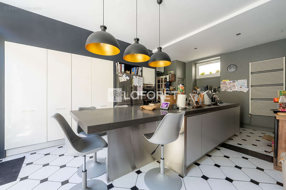 Grande maison d'époque rénovée avec goût - Secteur Tribunal - photo 5