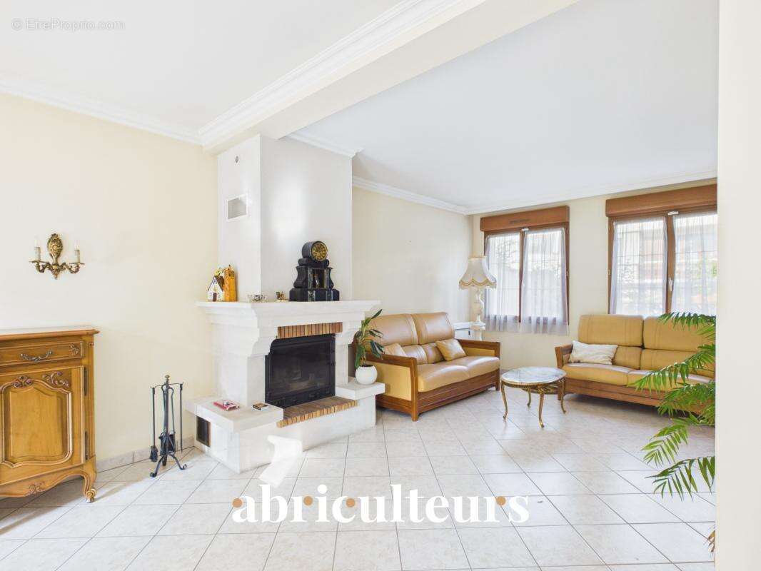 Maison familiale de 107m² avec terrasse et jardin - en vente à Versailles Porchefontaine (78000) - photo 7
