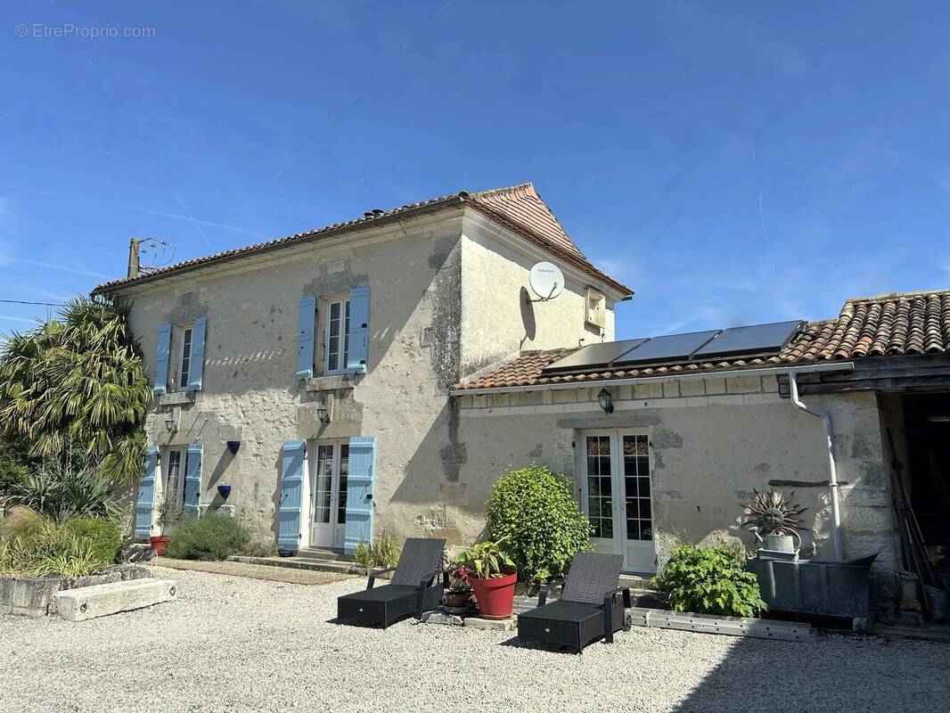 Maison à LA TOUR-BLANCHE