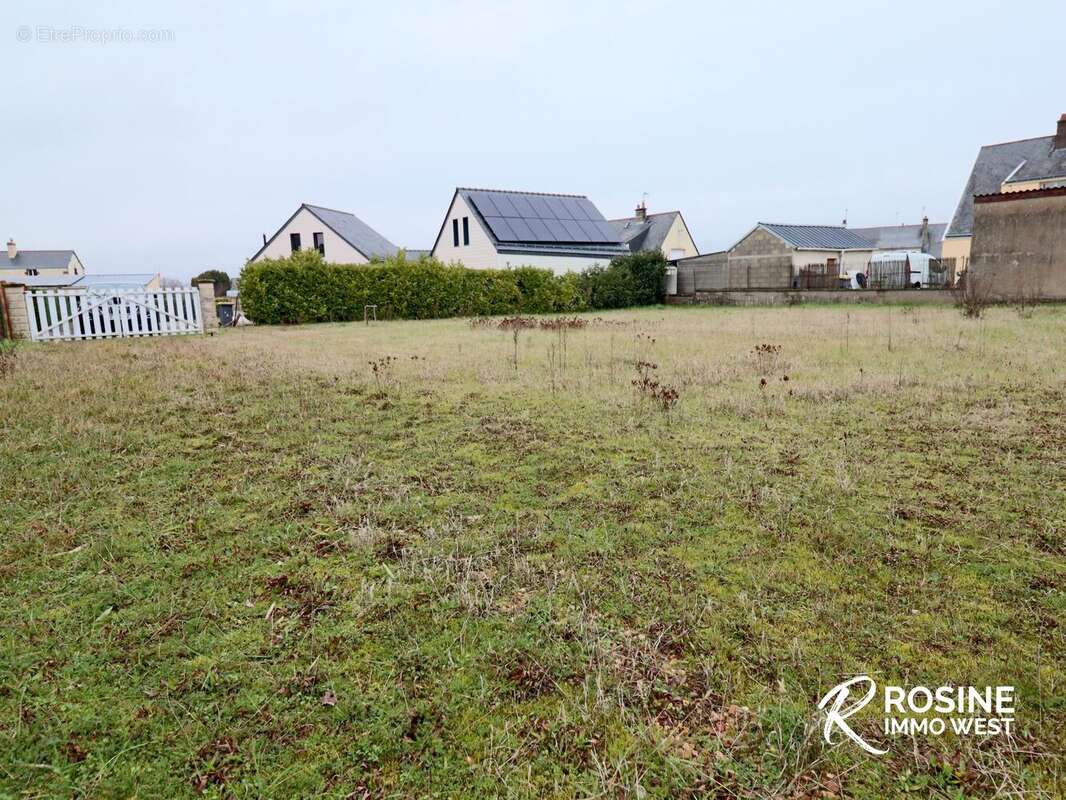 Terrain à LONGUE-JUMELLES