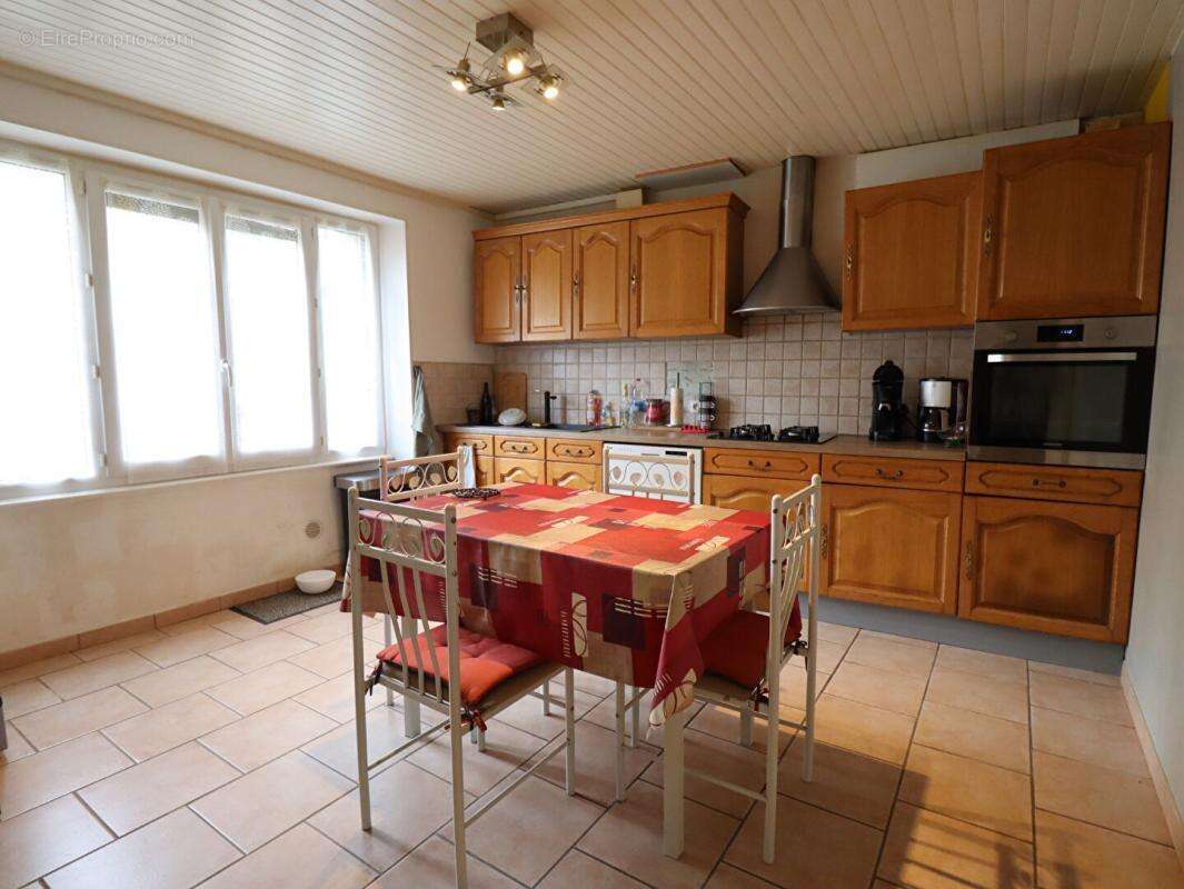 Maison à SERMENTIZON