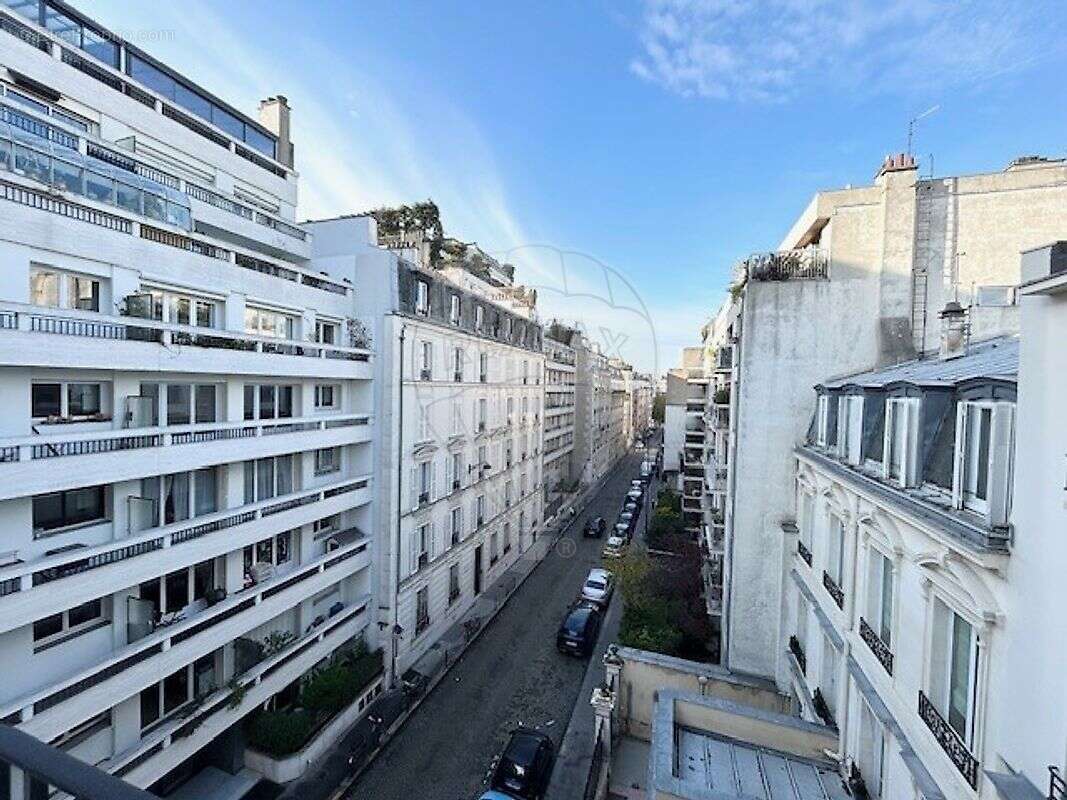 Appartement à PARIS-16E
