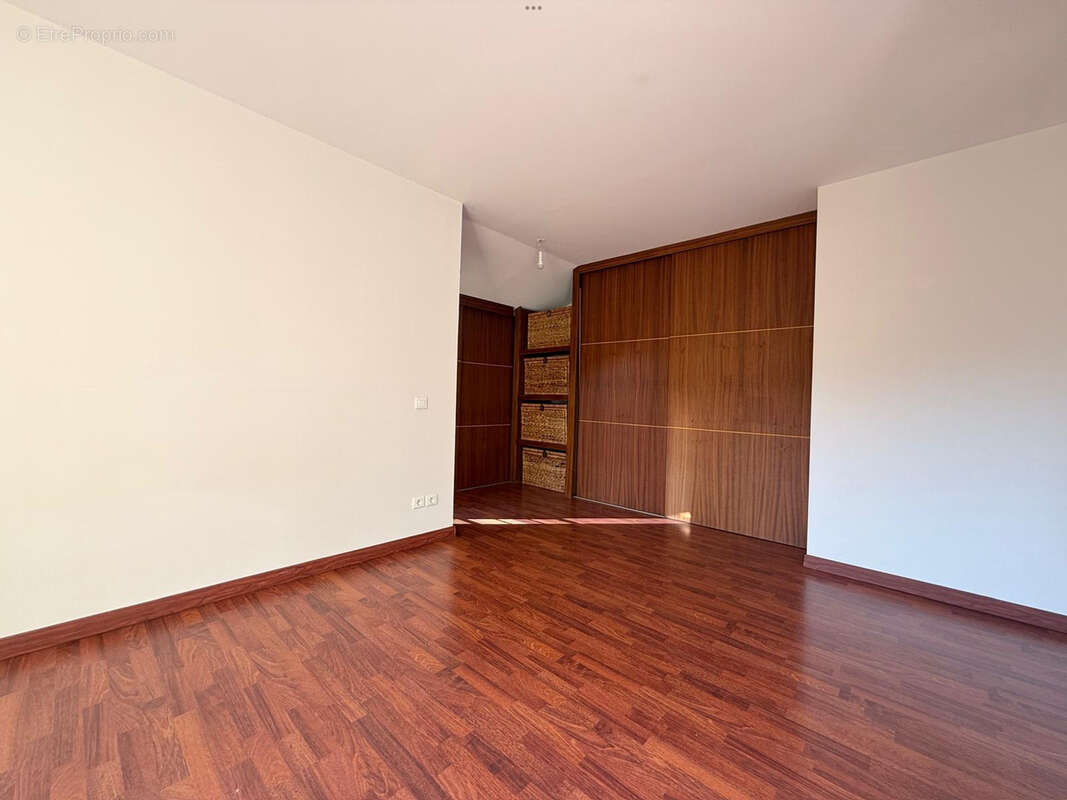 Maison à SAINT-NAZAIRE-LES-EYMES