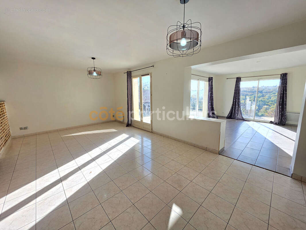 Maison à VILLENEUVE-SUR-YONNE